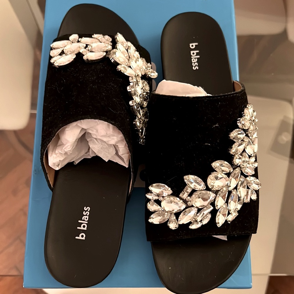 LIKE NEW! B blass black shiny rhinestone slides - size 7&1/2